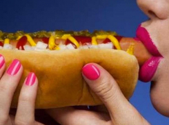 Горячие сосиски между булок: в Таганроге открылся ресторан быстрого питания «Hotdogger»*
