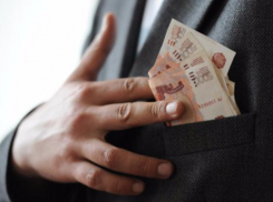 Скандально известного таганрогского предпринимателя обвиняют в краже денег у детей-сирот