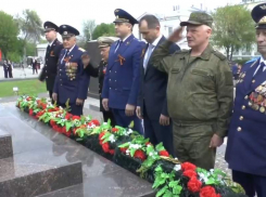 Сквозь сирены и память: в Таганроге возложили цветы к 81-й годовщине Победы