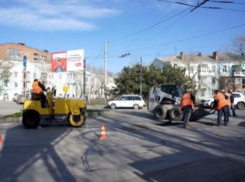 В Таганроге приступили к основному этапу карто-ямочного ремонта