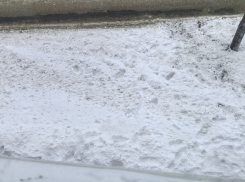 «Маршрутке негде остановиться»: таганроженка пожаловалась на занесенную снегом остановку