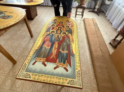 Новую икону для Серафимовского храма Таганроге показали в мастерской