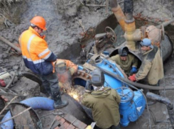 Водоканал начал работы по замене аварийного участка водовода на улицах Дзержинского и Лазо