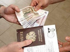 Жительница Неклиновского района превратила эмигранта в бомжа