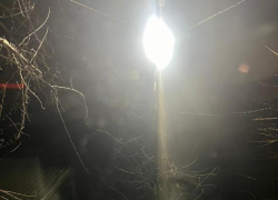 После двух публикаций в "Блокнот Таганрог" свет вновь засиял в маленьком переулке