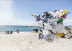Курьёзная уборка побережья Таганрогского залива - что оказалось в мусорных мешках