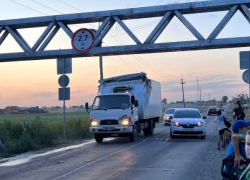 Арку в Михайловке продолжают брать на таран 