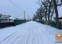 Под Таганрогом машина сбила девочку, переходившую дорогу вне "зебры"