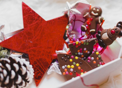 В Роспотребнадзоре Таганрога рассказали, как выбрать сладкий подарок на Новый год