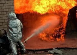 В Таганроге сгорел гараж вместе с автомобилем