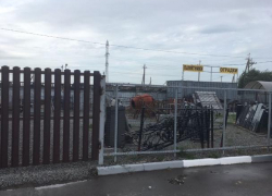 В Таганроге незаконно занявшему землю кладбища предпринимателю А.Сычеву вручили портфель директора