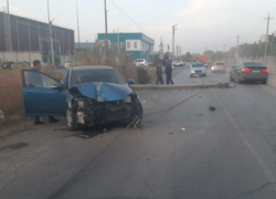 На Адмирала Крюйса в Таганроге машина врезалась в столб