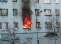 Масштабный переполох наделал пожар в пятиэтажке в Таганроге