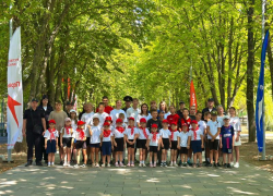 «Зарядка со стражем порядка» объединила таганрожцев в Приморском парке