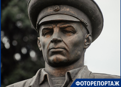 Вглядываясь в "каменные" лица: о чём молчат таганрогские памятники