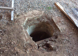  Мужчина и подросток погибли в выгребной яме под Таганрогом