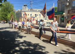 Под громкий крик из мегафона нодовцы прошли по центральной улице Таганрога