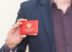 Более полумиллиона рублей взял адвокат с жительницы Матвеев Кургана за то, чтобы она не села в тюрьму