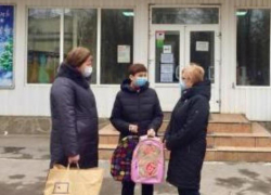 Педагоги Таганрога собрали учебные принадлежности для детей из ДНР и ЛНР