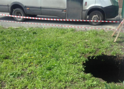 В Таганроге произошло новое обрушение коллектора — перекрывают целый переулок