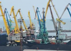 Нарушение техники безопасности стоила жизни рабочему морского порта Таганрога