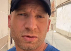 Три года скитается и имени Бузовой чурается: что стало с участником «Дом 2» из Таганрога Романом Третьяковым