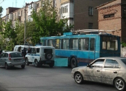 В Таганроге троллейбус насмерть сбил мужчину