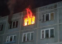 В Таганроге из-за пожара эвакуировали жильцов многоэтажки