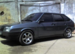 Под Таганрогом мужчина решил потренироваться в угоне на отечественной легковушке