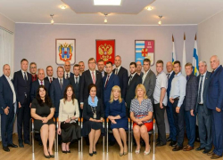 Предновогодние встречи в Таганроге: 8 депутатов гордумы проведут приемы