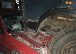 В Таганроге ехавшая со свадьбы иномарка попала под МАЗ
