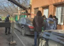 В Таганроге за один рейд арестовали восемь автомобилей налоговых должников 