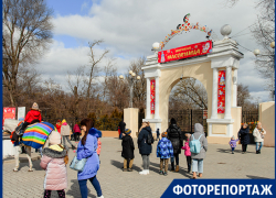 Таганрожцы в ожидании Масленичных гуляний пришли в Парк Горького, а он закрыт 
