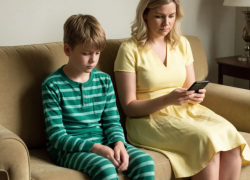 В Таганроге мать требует прекратить издевательство над сыном-инвалидом. Пойдут ли медицинские чиновники под суд? 