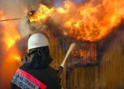 Пожарные Таганрога потушили пожар в переулке Смирновском 