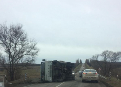 Трассу Ростов-Таганрог перекрыли сотрудники ГИБДД