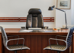 Кто в Таганроге  может стать «заслуженным работником местного самоуправления»?