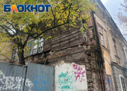 Трещины, обломки кирпичей, граффити – что осталось в Таганроге от дома купца Симановича