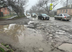 Таганрожцев предупредили о начавшемся ремонте дороги на Ломоносова