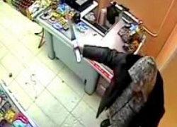 Жизнь или кошелёк: в Таганроге напали на продавщицу магазина