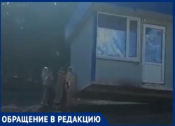 Таганроженки своими телами мешали установке незаконного ларька