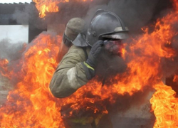 Из горящего дома под Таганрогом спасли человека