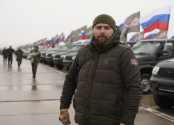 В Ростове-на-Дону представители Народного фронта вручили военным 130 УАЗов и Новогодний сбор