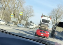 ДПС не нашли нарушения в перевозке «Оки» на крыши «Мустанга» на трассе «Ростов-Таганрог»