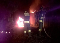 Вандалы сожгли автомобиль и дачу вблизи Таганрога