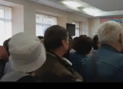 Готовы ли таганрожцы заплатить 1000 рублей человеку, который за них постоит в очереди?