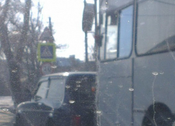 В Таганроге столкнулись «Нива» и автобус