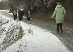 Под Таганрогом жители отстояли кратчайший путь к городу