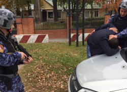 Сразу двух хулиганов задержали росгвардейцы Таганрога