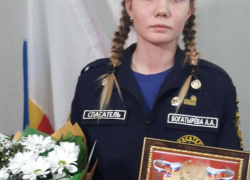 19-летнюю таганроженку Анну Богатыреву наградили за спасение утопающих детей